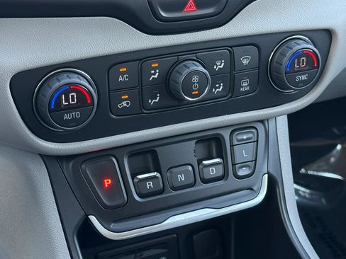 Used 2019 GMC Terrain SLT w/ Preferred Package AWD/4WD image 39