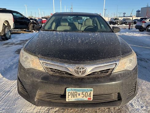 Used 2014 Toyota Camry LE image 10