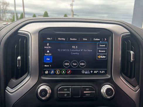 Used 2021 GMC Sierra 2500 SLT w/ SLT Preferred Package image 23