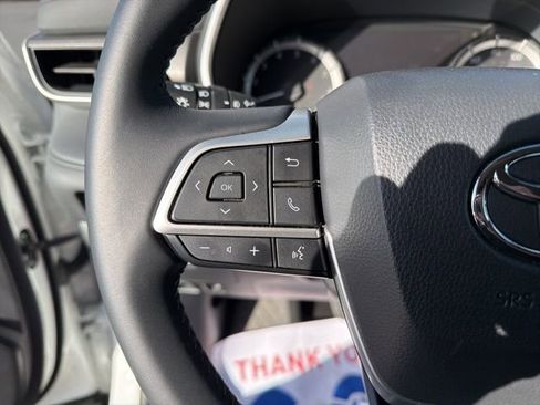 Used 2025 Toyota Highlander XLE AWD/4WD image 17