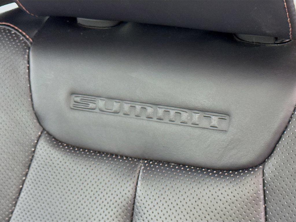 Used 2022 Jeep Grand Cherokee Summit AWD/4WD image 22