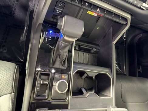 Used 2023 Toyota Tundra Limited AWD/4WD image 23