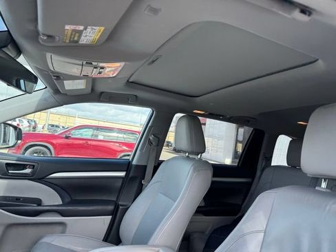 Used 2018 Toyota Highlander XLE AWD/4WD image 8