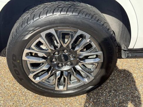 Certified 2023 GMC Yukon Denali Ultimate AWD/4WD image 5