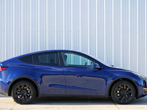 Used 2023 Tesla Model Y Long Range image 54