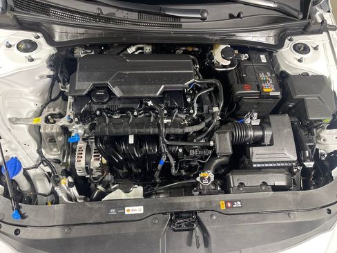 Used 2025 Hyundai Elantra SEL image 9