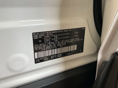 Used 2025 Toyota RAV4 XLE image 24