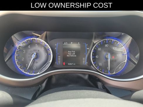 Used 2019 Chrysler Pacifica Touring-L FWD image 23