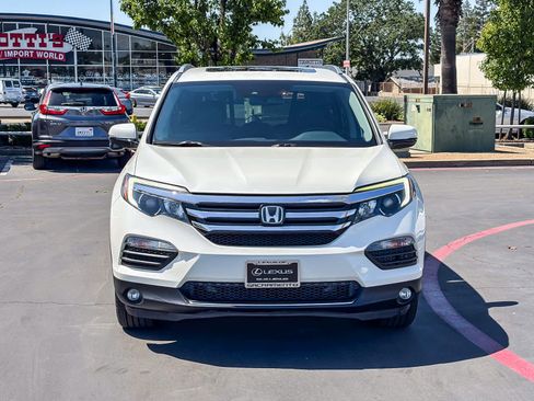 Used 2018 Honda Pilot Touring image 6