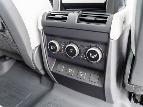 New 2025 Land Rover Defender 110 X-Dynamic SE image 25