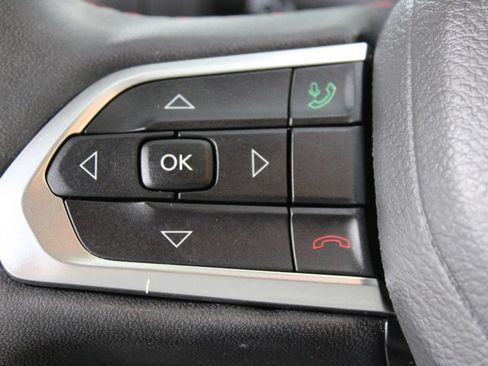 Used 2025 Jeep Compass Trailhawk AWD/4WD image 32