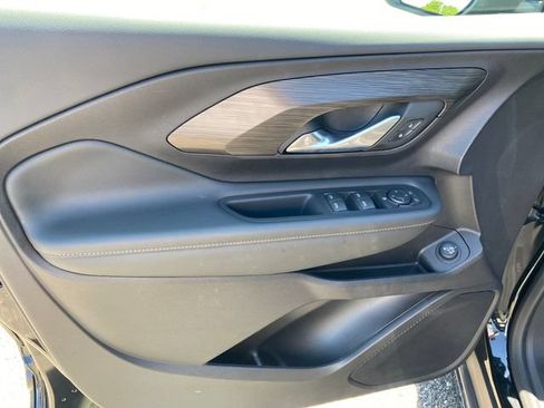 Certified 2024 GMC Terrain SLE w/ Driver Convenience Package FWD image 17