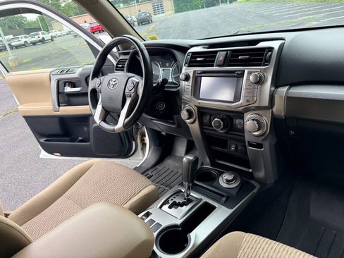 Used 2014 Toyota 4Runner SR5 AWD/4WD image 15