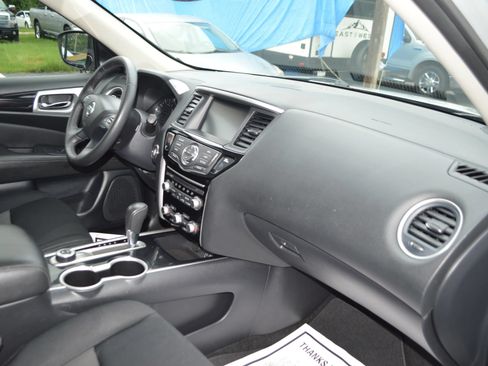 Used 2019 Nissan Pathfinder SV AWD/4WD image 24