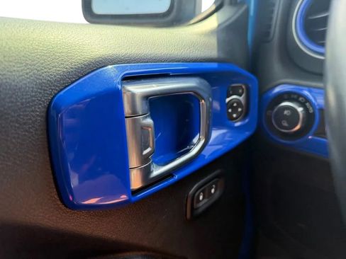 Used 2021 Jeep Gladiator Sport AWD/4WD image 13