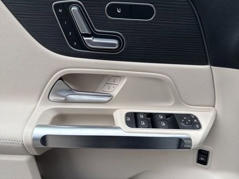 New 2026 Mercedes-Benz GLB 250 4MATIC image 17