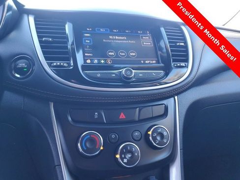 Used 2022 Chevrolet Trax LT w/ LT Convenience Package image 14