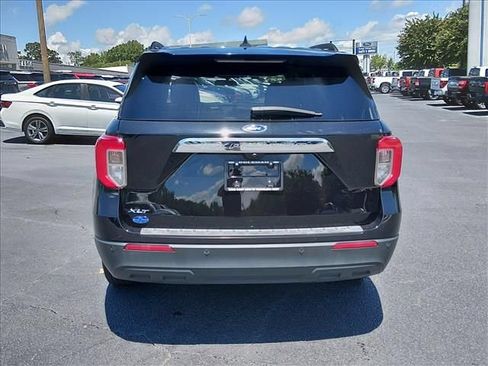 Used 2023 Ford Explorer XLT RWD image 5