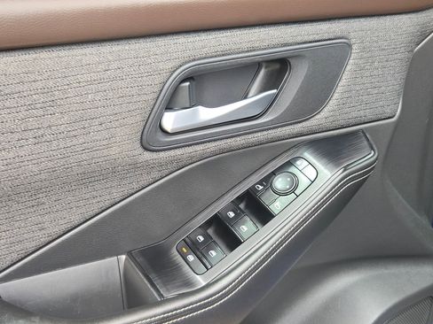 Used 2021 Nissan Rogue SV FWD image 12