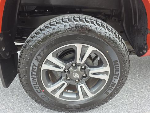 Used 2017 Toyota Tacoma TRD Sport w/ Tow Package (A/T) AWD/4WD image 34