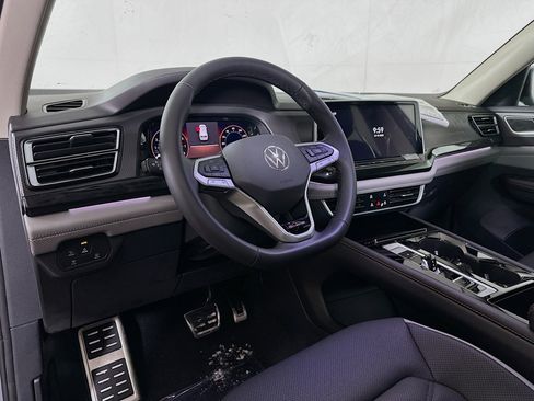 New 2026 Volkswagen Atlas Peak Edition image 9