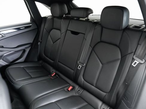 Used 2025 Porsche Macan image 28