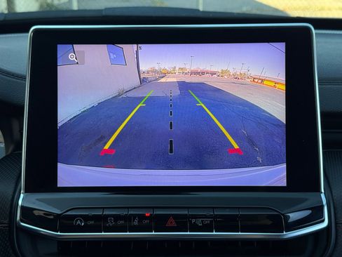 Used 2025 Jeep Compass Trailhawk image 17