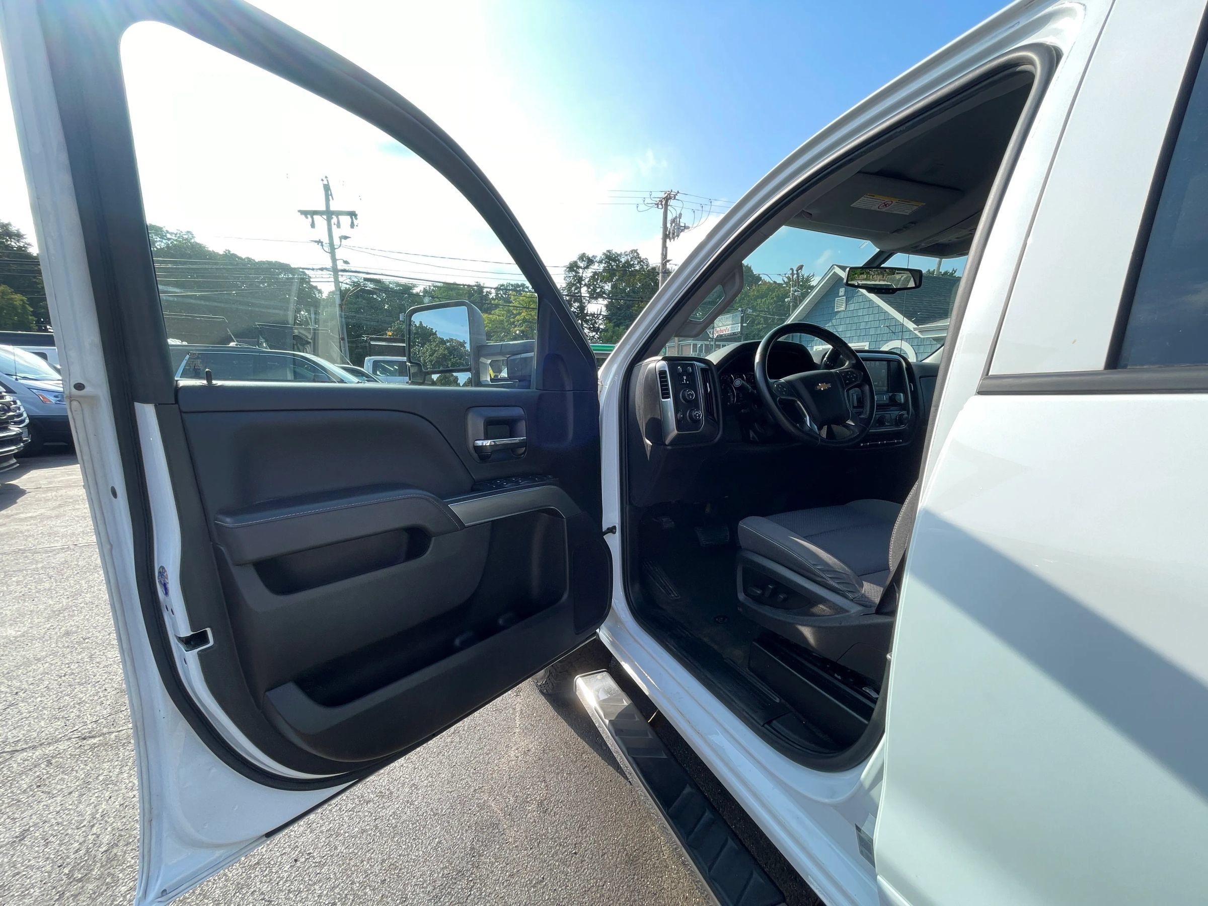 Used 2018 Chevrolet Silverado 2500 LT w/ LT Convenience Package AWD/4WD image 9