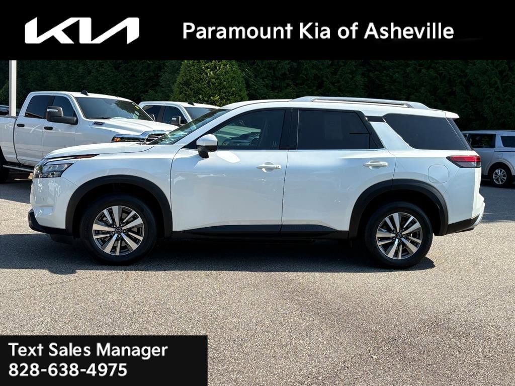 Used 2025 Nissan Pathfinder SL AWD/4WD image 3