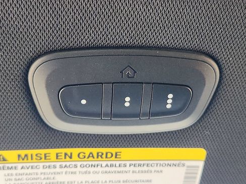 Used 2025 Chrysler Pacifica Select FWD image 9