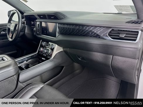Used 2023 GMC Yukon Denali AWD/4WD image 30