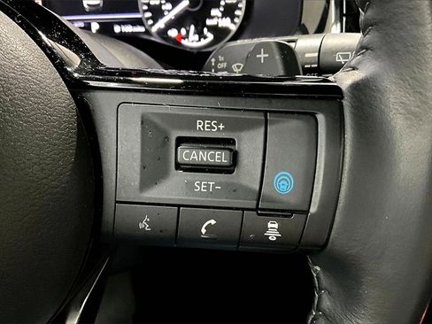 Used 2023 Nissan Pathfinder SV w/ SV Premium Package image 11