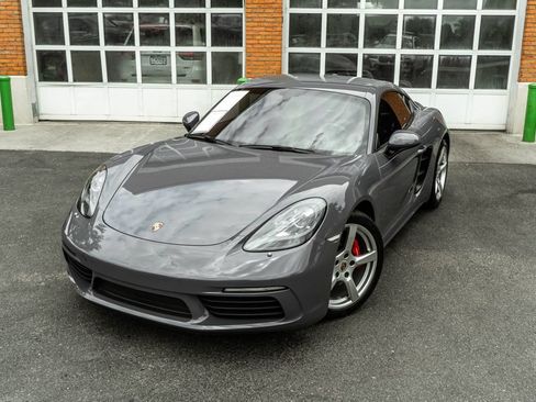 Used 2018 Porsche 718 Cayman RWD image 2