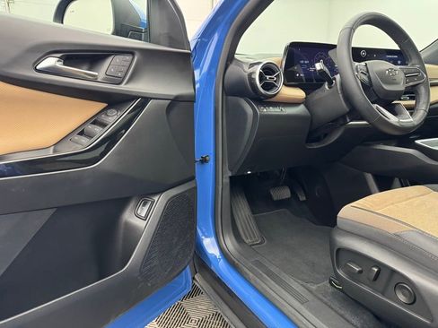 Used 2025 Chevrolet Equinox ACTIV w/ Safety and Technology Package image 16