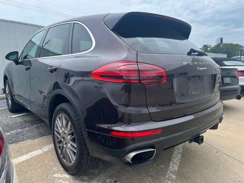 Used 2017 Porsche Cayenne AWD/4WD image 4