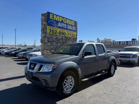 Used 2018 Nissan Frontier SV image 2