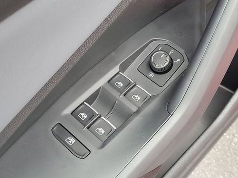 New 2025 Volkswagen Jetta SE image 9