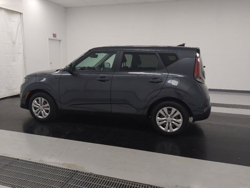 Used 2023 Kia Soul LX image 3