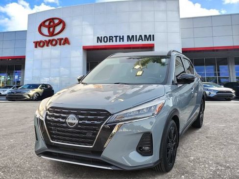 Used 2023 Nissan Kicks SR w/ SR Premium Package FWD image 2