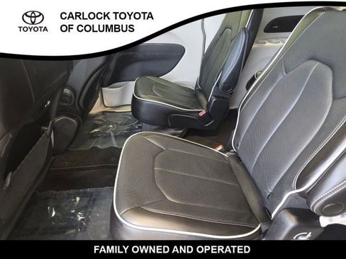 Used 2023 Chrysler Pacifica Limited FWD image 14