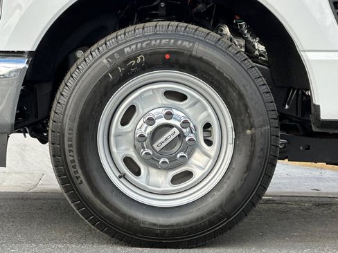 New 2026 Ford F250 XL w/ XL Chrome Package image 21