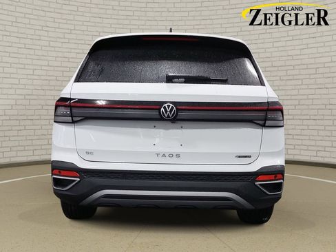 Used 2025 Volkswagen Taos SE AWD/4WD image 6