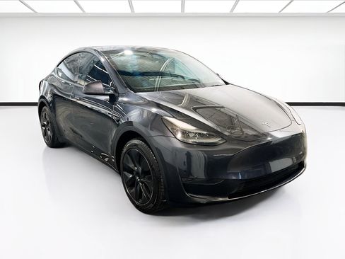 Used 2024 Tesla Model Y Long Range RWD image 3