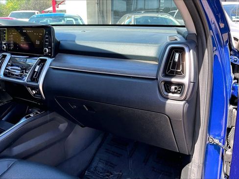Used 2023 Kia Sorento EX w/ Panoramic Sunroof Package image 19