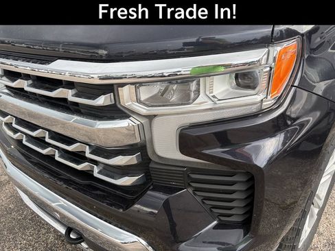 Used 2022 Chevrolet Silverado 1500 LTZ w/ Z71 Off-Road Package AWD/4WD image 4