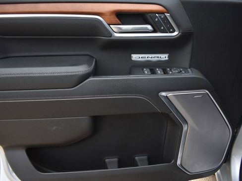 Used 2022 GMC Sierra 1500 Denali w/ Denali Reserve Package image 15