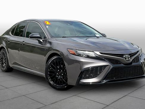 Used 2022 Toyota Camry SE FWD image 3