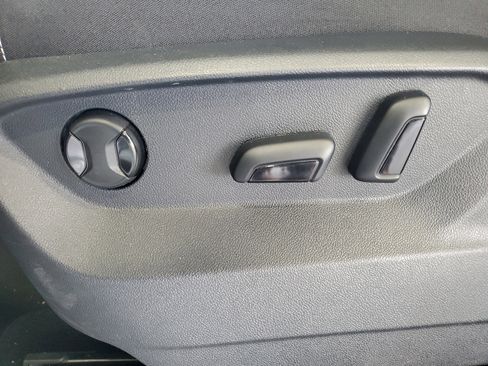 Used 2025 Volkswagen Atlas SE image 19