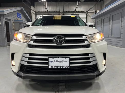 Used 2019 Toyota Highlander XLE AWD/4WD image 2