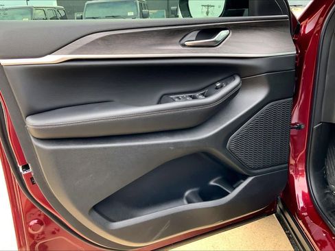 New 2026 Jeep Grand Cherokee L Laredo Altitude image 10